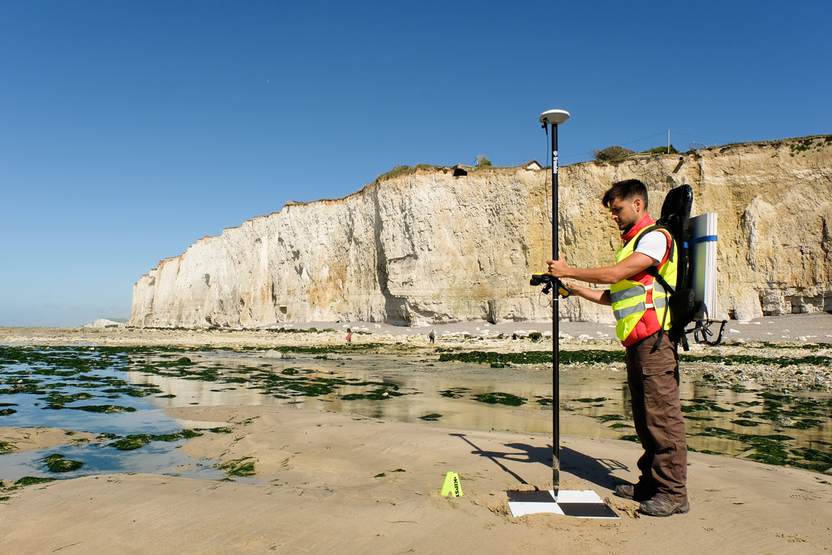 Localisation centimétrique de cibles pour une campagne photogrammétrique par drone (Seine-Maritime, 2015).
