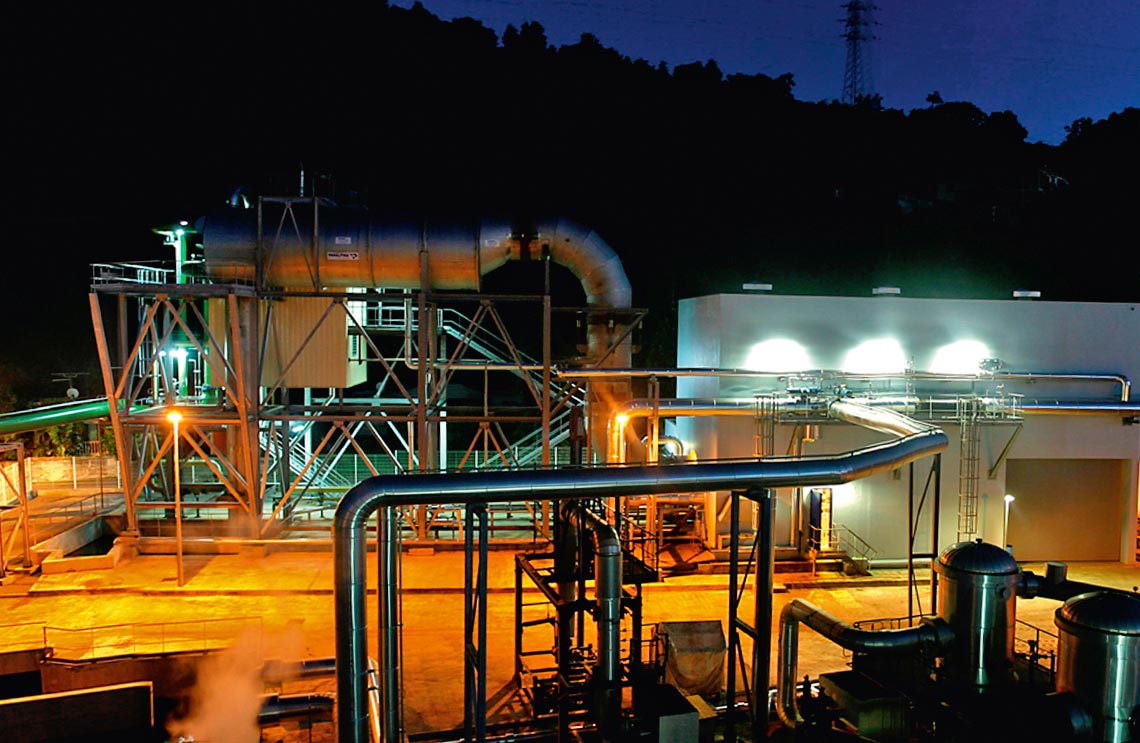 Centrale géothermique de Bouillante (Guadeloupe, vers 2000).
