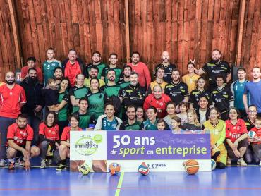 Sportifs et membres du bureau du COS fêtent les 50 ans du COS.