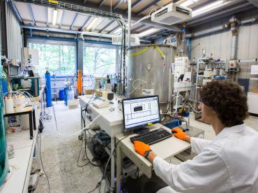 Le changement climatique et l'augmentation des populations entrainent notamment une dégradation des sols. Le dispositif expérimental LABBIO permet des études en biogéochimie de l'environnement, sur le transfert de polluants inorganiques dans des "technosols" contaminés (Orléans, juin 2016)